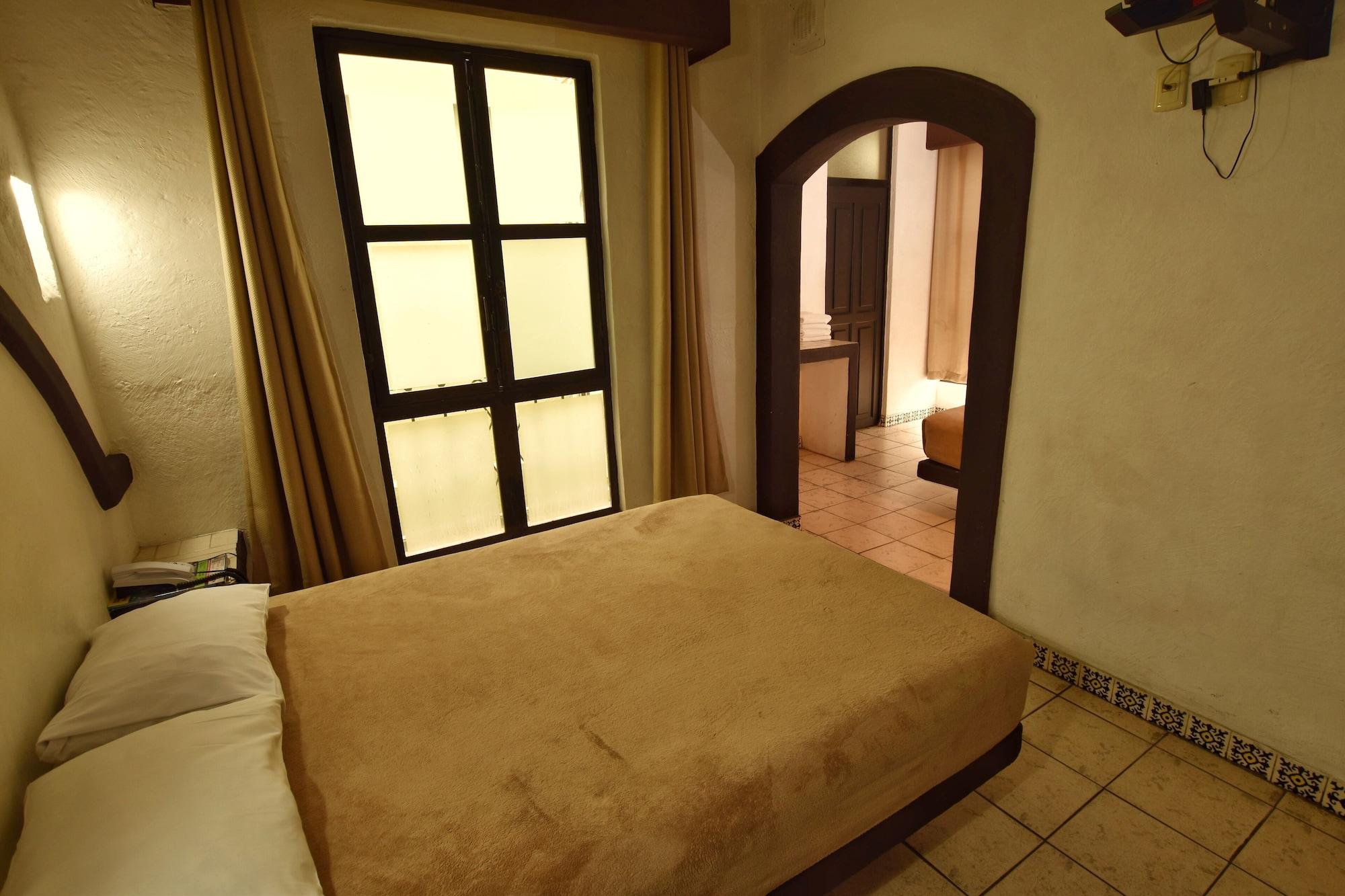 Hotel Plaza Morelia Exterior photo