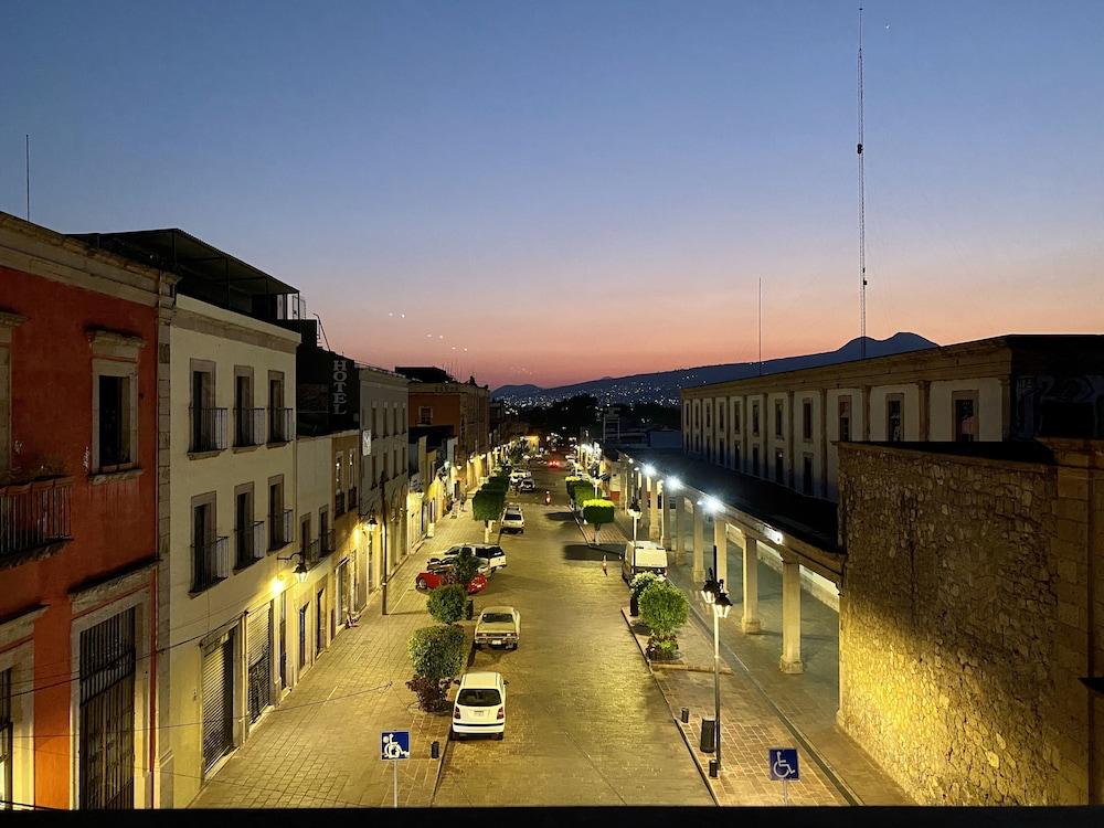 Hotel Plaza Morelia Exterior photo